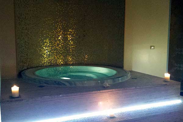 Das Jakuzzi im Spa-Bereich des Grand Hotels Bernardin