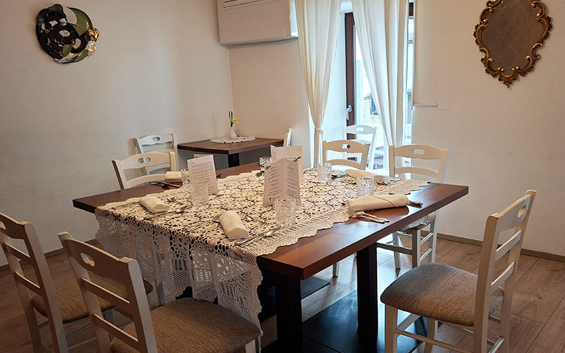 Ein liebevoll gedeckter Tisch erwartet uns