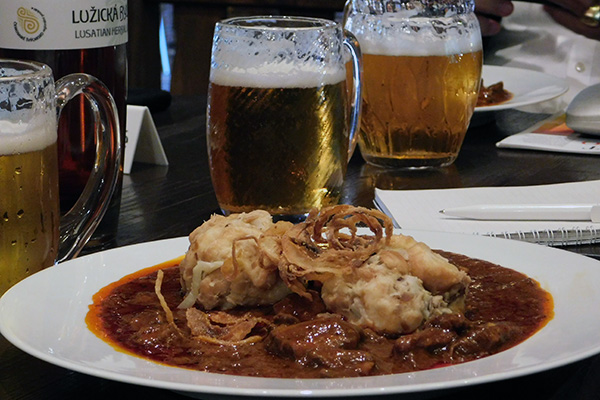 Gulasch mit Knödel