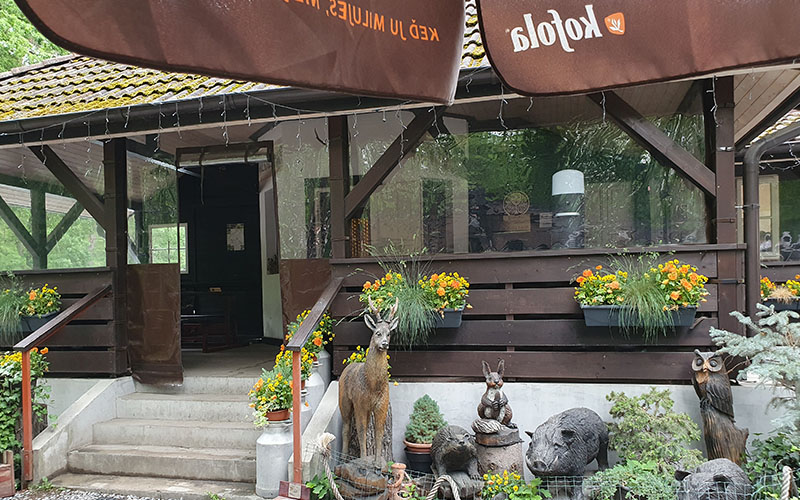Der Garteneingang des Restaurants Hájenka