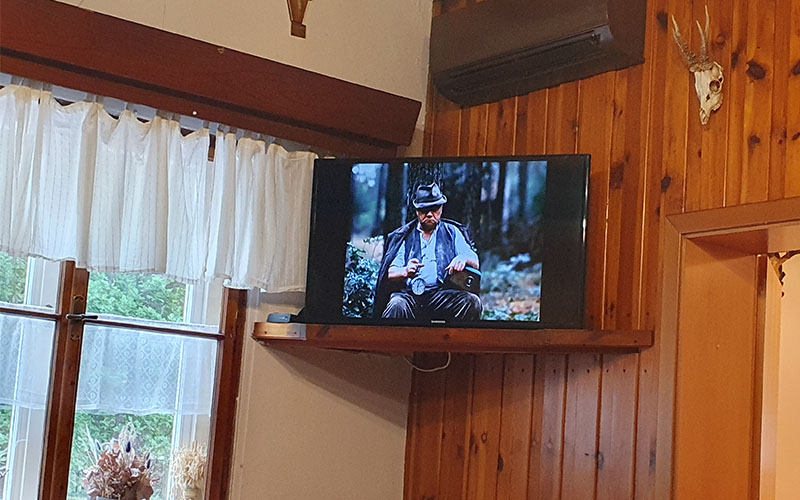 Der Fernseher an prominenter Stelle