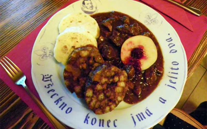 Das Wildschweingulasch mit den Lebkuchenknödel mit den