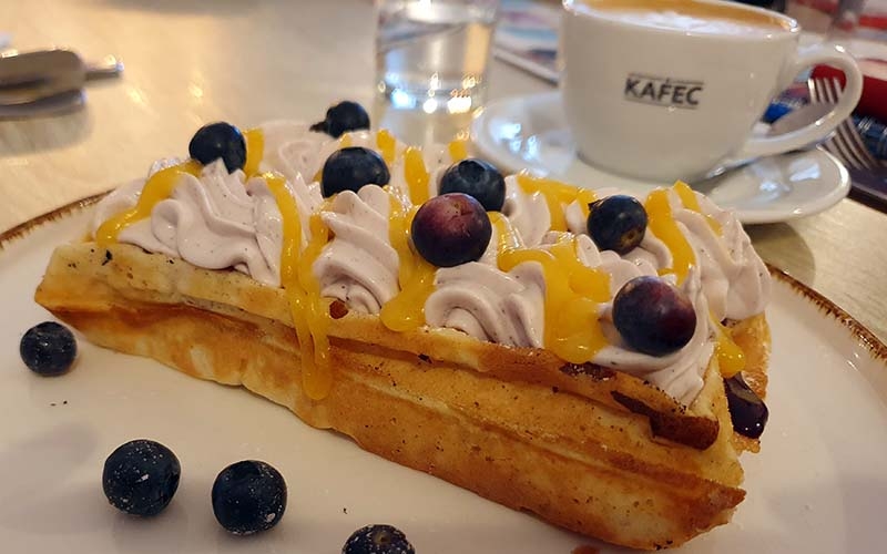 Waffel im Café in der Villa Primavesi