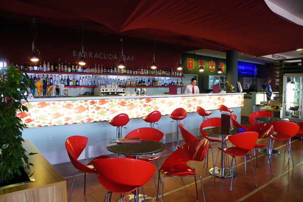 Die Barracuda Bar im Aquapalace Hotel in Prag