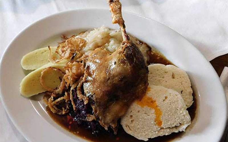 Ente mit Knödel und Kraut