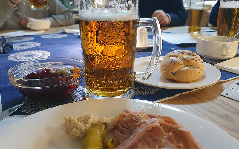 DAzu noch ein gutes tschechisches Bier