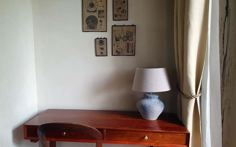 Blick zum Schreibtisch im Turmzimmer