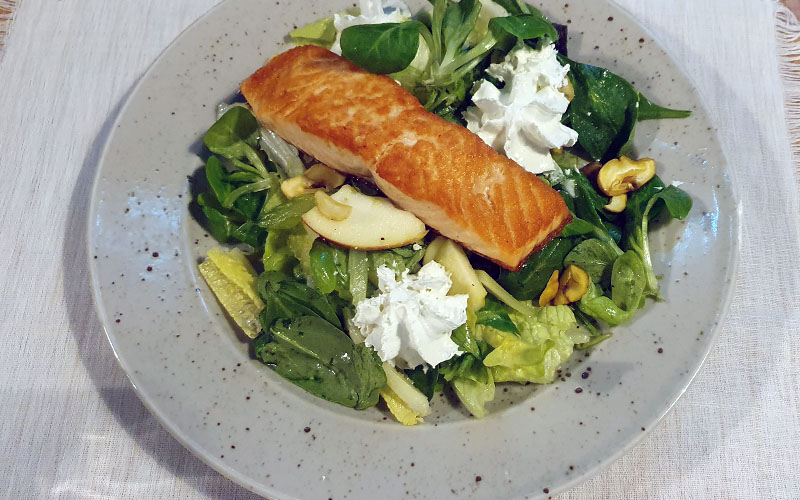 Nachtrag zum Abendessen: Lachs auf Salat
