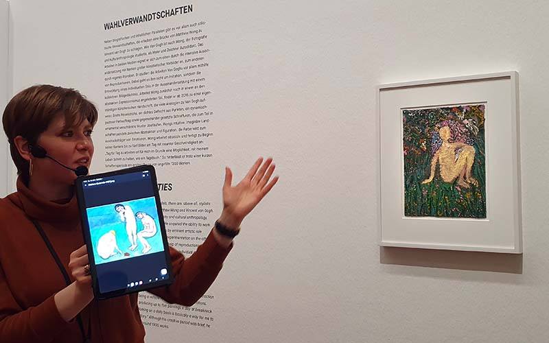 Bei der Führung durch die Ausstellung