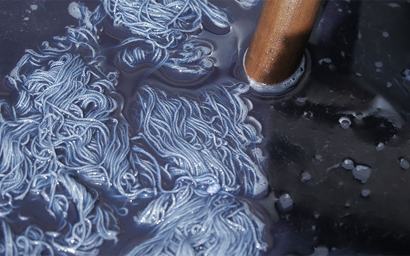 Wunderschön: Mit Indigo gefärbte Baumwolle (Foto © Carlos Barrera Reyes)