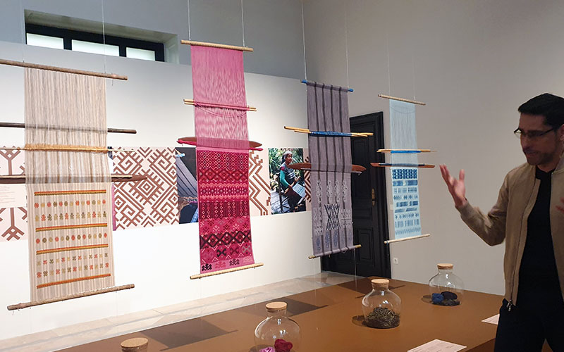 Carlos Barrera Reyes erzählt uns mehr über das Färben und sein Projekt