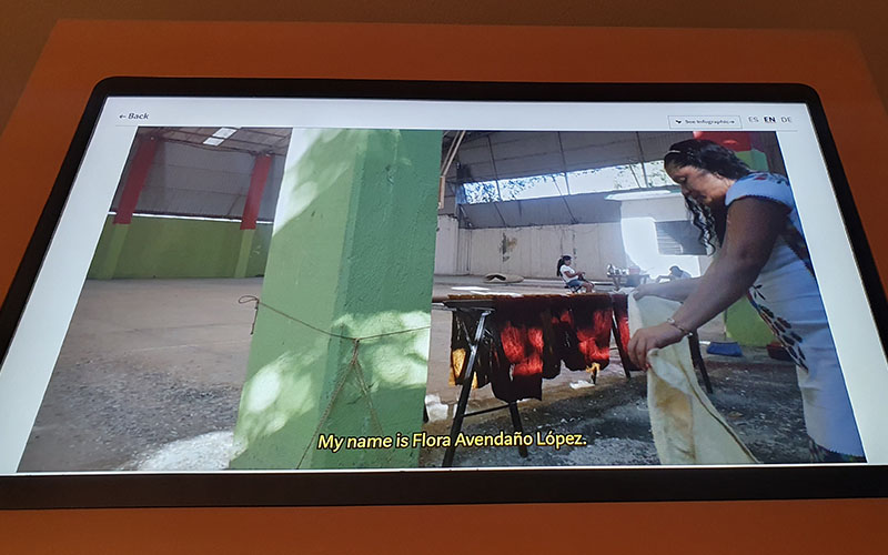 In den Videos kann man sich genauer über das Projekt, die Herstellung und die Weber*Innen informieren