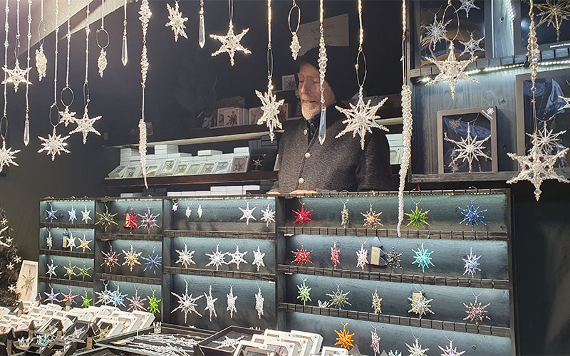 Sterne aus Glasperlen