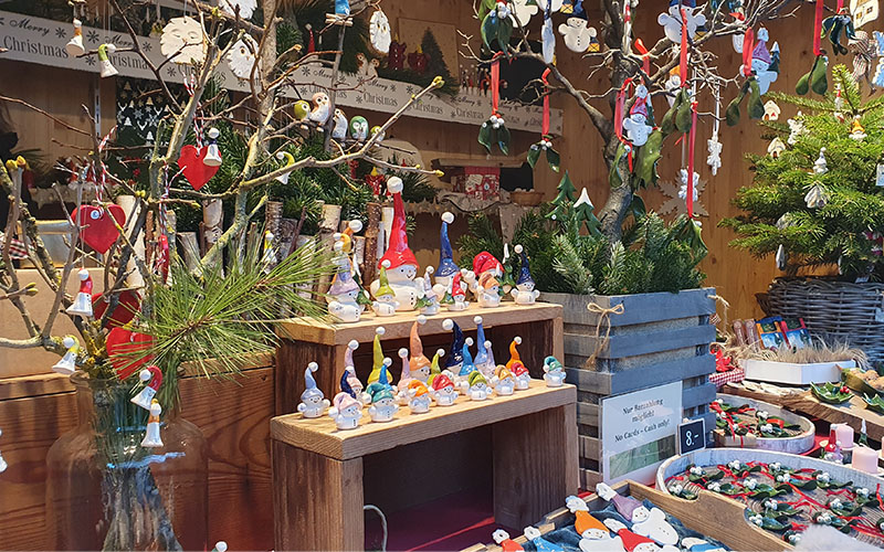 Am Weihnachtsmarkt am Hof