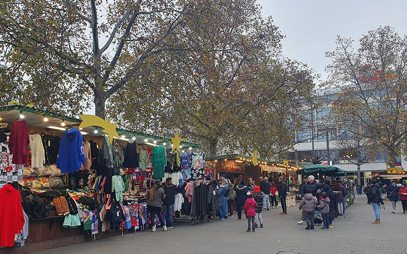 Der Weihnachtsmarkt am Franz Jonas Platz