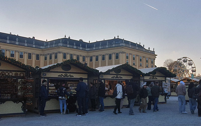 Weihnachtsmarkt Schoenbrunn12