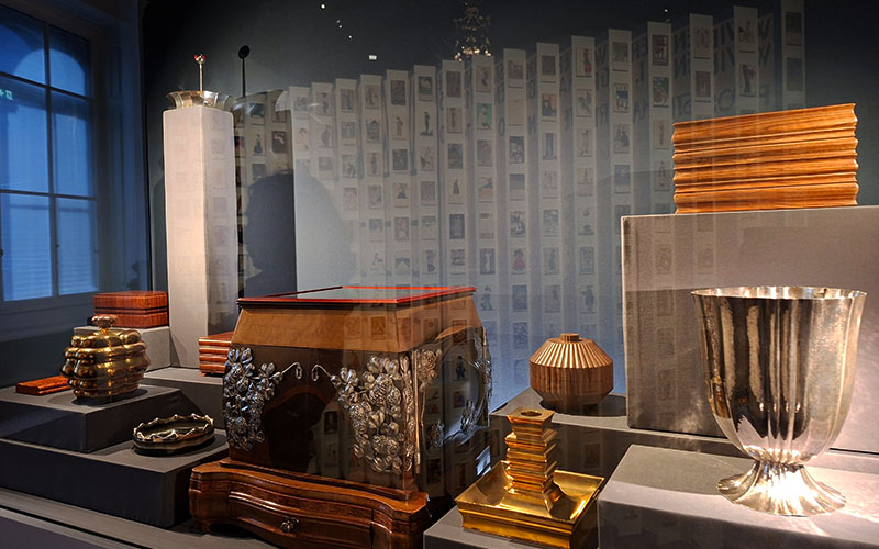 Rechts oben die Holzbox