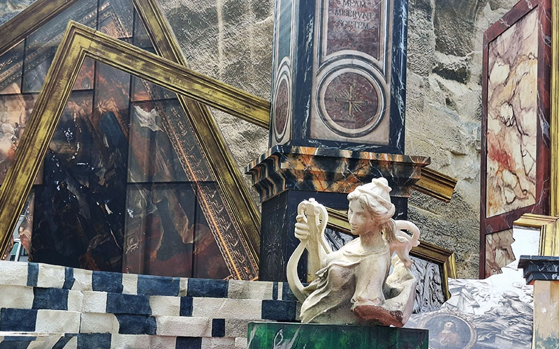 Zerbrochene Spiegel, umgestürzte Statuen