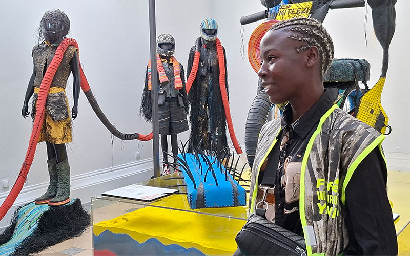 Nebukenya Allen (Künstlername: Njola)