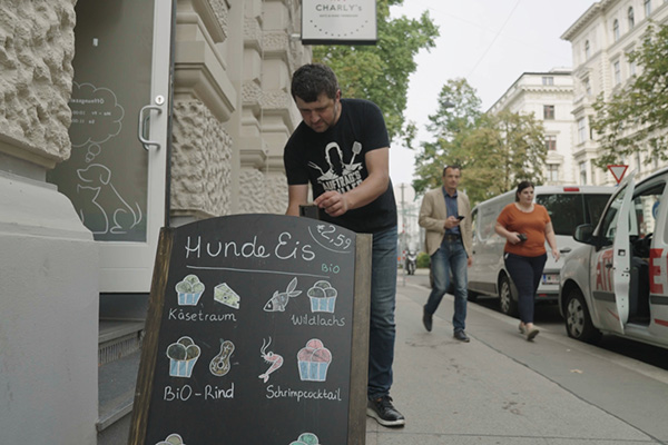 Hundeeis? Er kann es kaum glauben ... (Foto © Langbein & Partner)