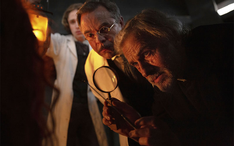 Genaue Untersuchung (Foto © 2025, Leonine Studios)