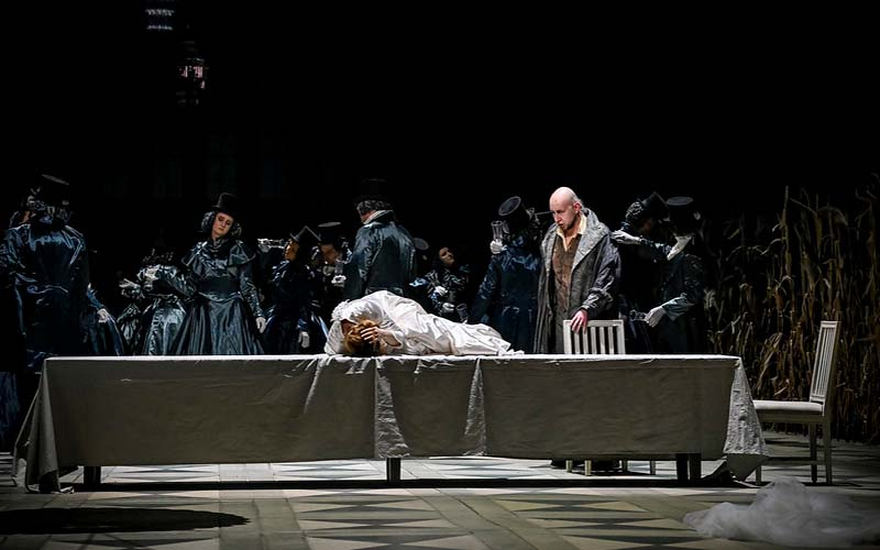 Auch der Wassermann kann seiner Tochter nicht mehr helfen (Foto ©  Janáček Theater, Marek Olbrzymek)