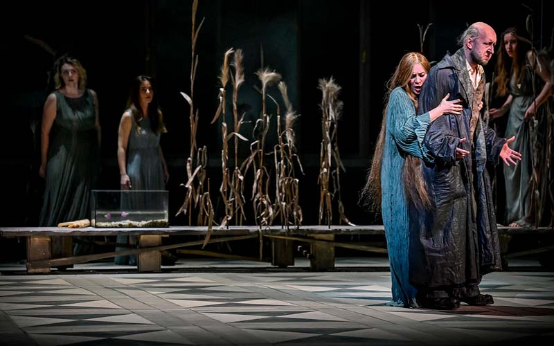 Rusalka mit ihrem Vater (Foto ©  Janáček Theater, Marek Olbrzymek)