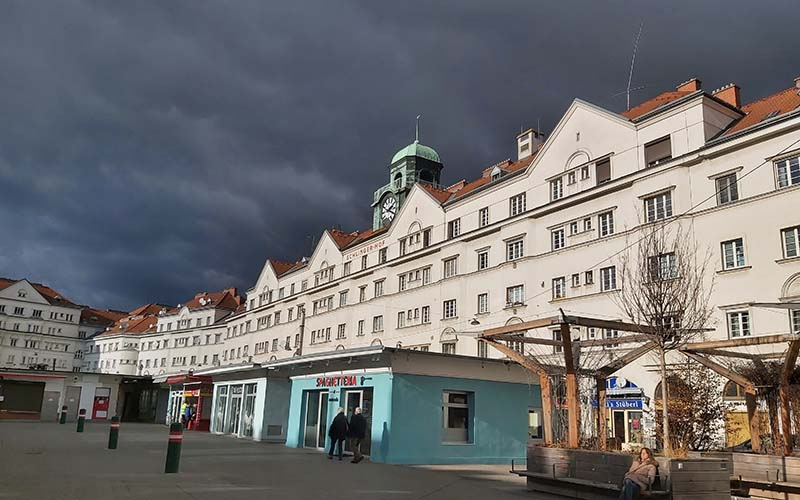 Der Schlingermarkt mit dem Schlingerhof