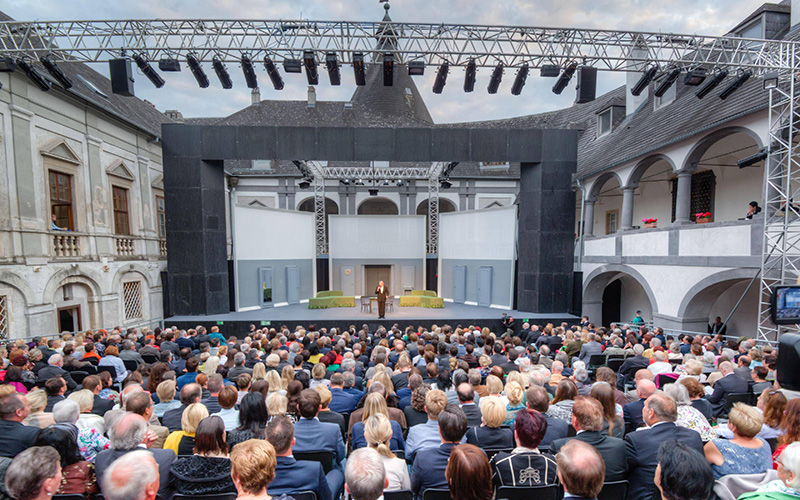 Blick zur Bühne (Foto © Viktor Fertsak)