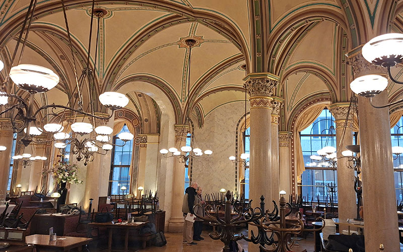 Letzte Blick ins Innere des Café Central