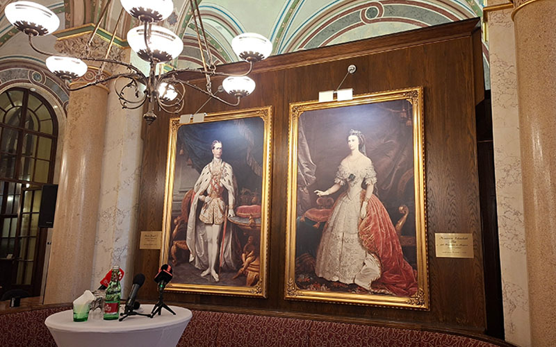 Sisi und Franzl werden die Renovierung überwachen