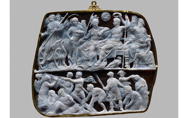 Gemma Augustea 9–12 n. Chr. Onyx, H. 19 cm, B. 23 cm Kunsthistorisches Museum, Wien, Antikensammlung © KHM-Museumsverband