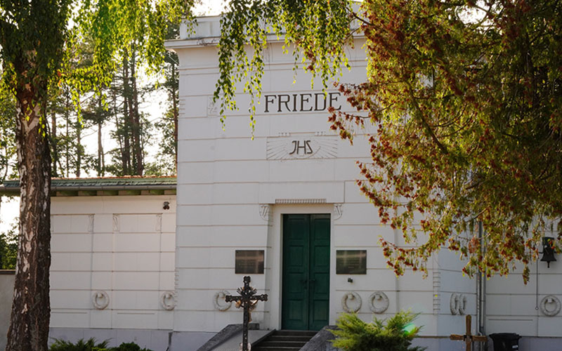 Eingang zum Friedhof (Foto © NÖLA, Karin Golicza)