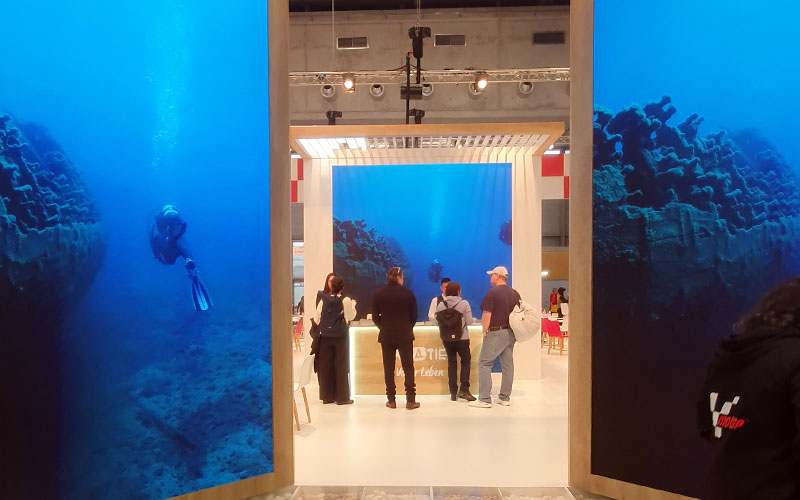 Tolles Video, riesiger Stand