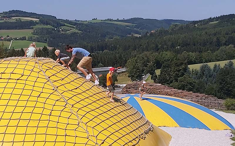 Die Hüpfberge im Erlebnispark