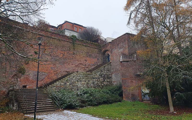 Beeindruckend sind die Festungsmauern noch heute