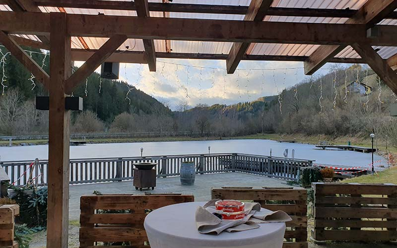 Blick auf den Teich beim Breineder