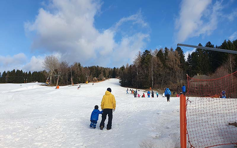 Blick auf die Piste der Hochwechsellifte