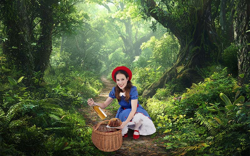 Heuer verirrt sich das Rotkäppchen im Wald ( Foto © Märchensommer 2025)