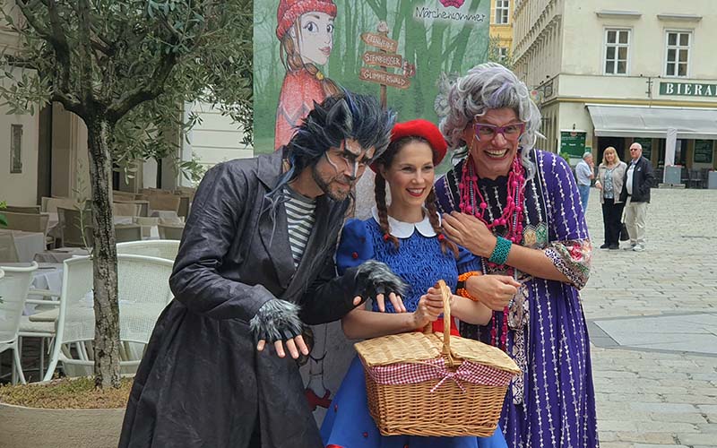 Der (böse?) Wolf, Oma und Rotkäppchen