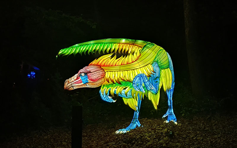 Bunte Dinos warten auf die Besucher