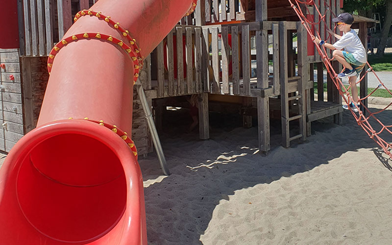 Rauf gehts zur Rutsche