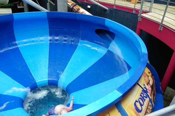 Space-Bowl im Aquapark