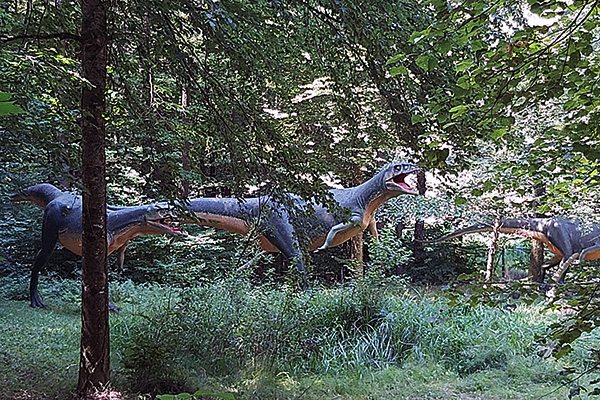 Heuer waren über 90 Dinofiguren zu bewundern