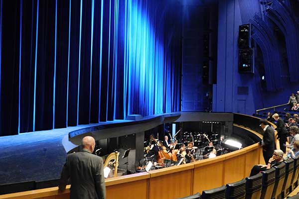 Blick in den Orchestergraben des Aalto-Theaters 
