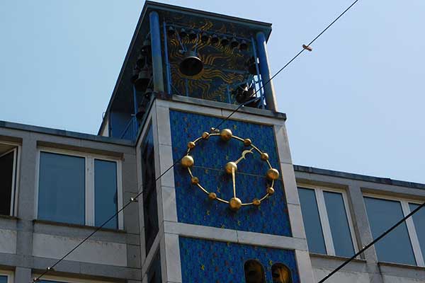 Blick auf das Glockenspiel 