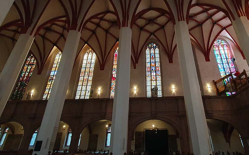 Die Fenster der Thomaskirche