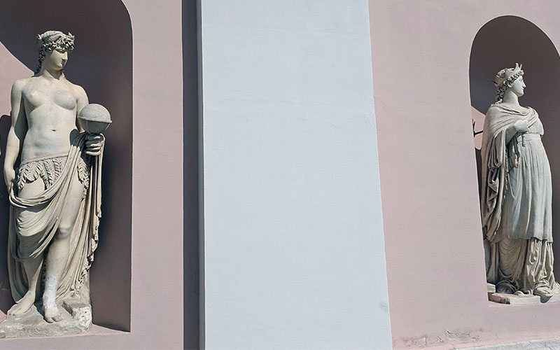 Die Statuen in den Nischen der Borsa Vecchia