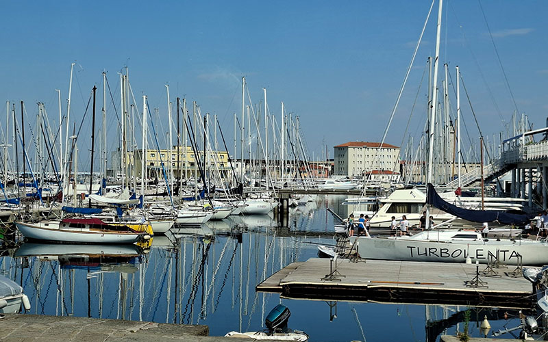 Blick zum Hafen von Triest