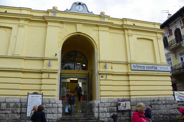 Blick zur Markthalle von Opatija